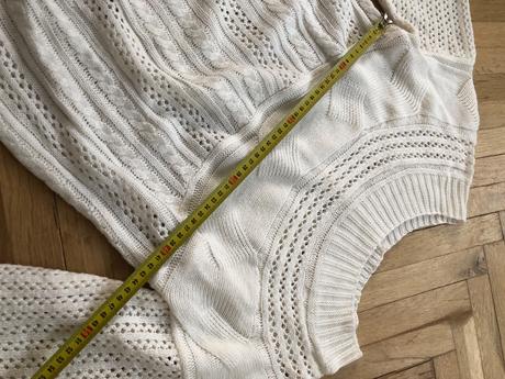 Pletený sveter krémovo biely, s