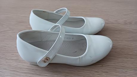 Sandalky, 37