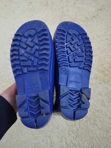 Gumáky so žabkou, 28