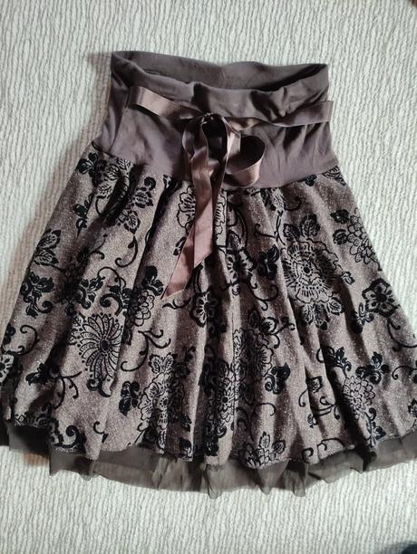 Vyšívaná suknička, xs