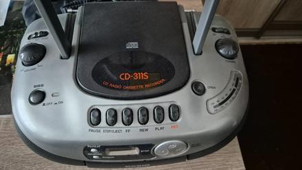 Radio magnetofon s cd prehravačom,