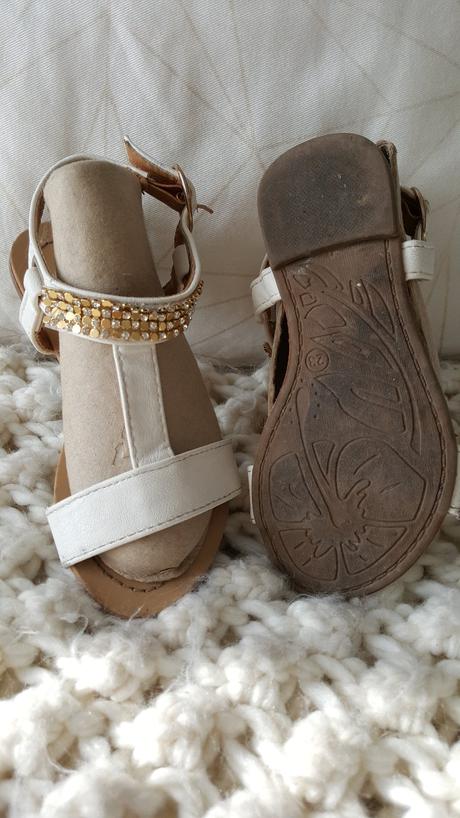 Biele sandalky so strasom, 23