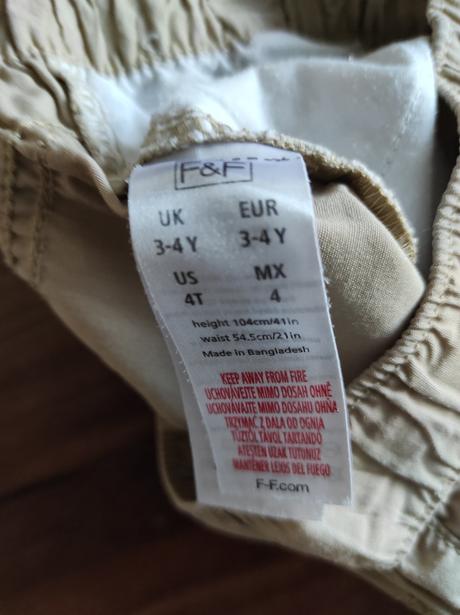 Šortky, f&f,104
