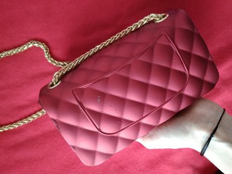 Krásna menšia kabelka,