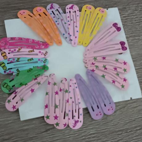 20 kusov pestrofarebné sponky, 