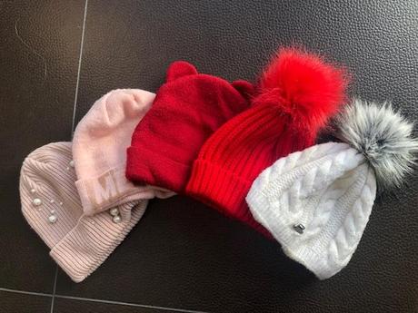 Čiapky dámske/dievčenské rôzne, 