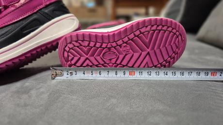 Predám skoro nové čižmičky 22, lupilu,22