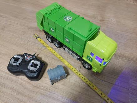 Smetiarske auto na diaľkové ovládanie, 