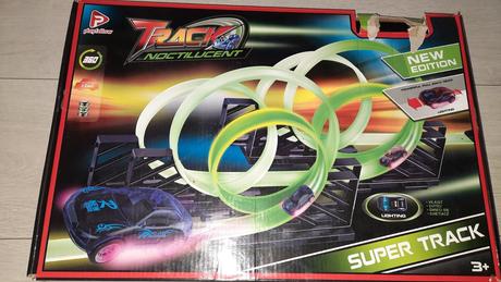 Svietiaca autodáha track noctilucent,