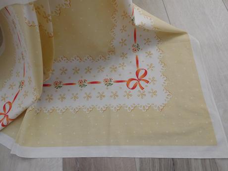 Veľkonočný obrus-mašlička-111 x 124 cm,, 