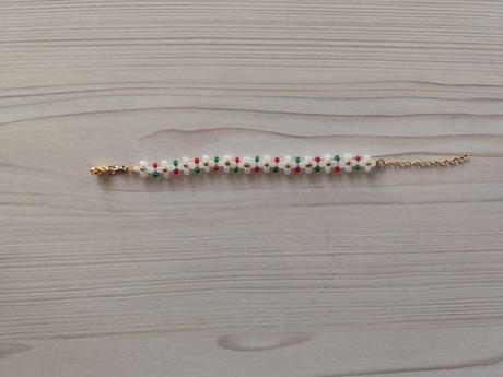 Náramok z korálok,