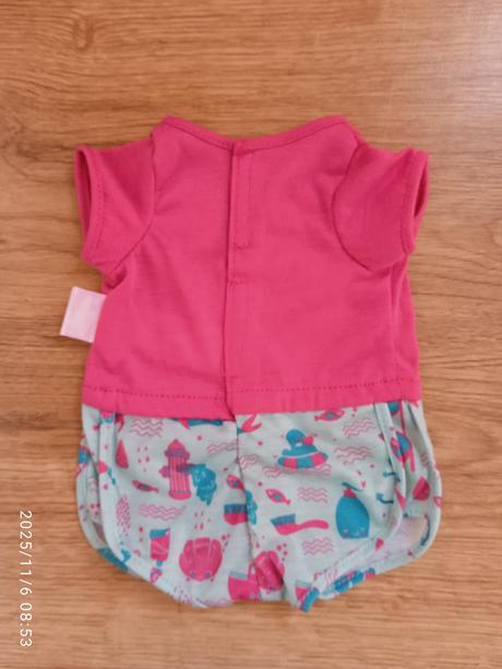 Tričko so šortkami a sandálkami,