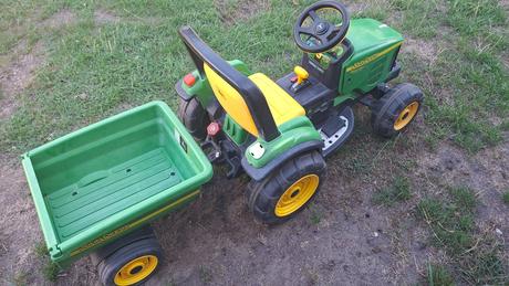 Traktor peg-perego na baterku,