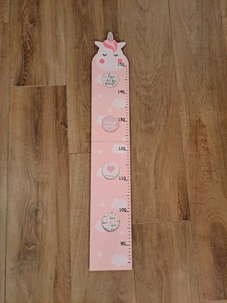 Drevený meter s výrezmi na fotky, 