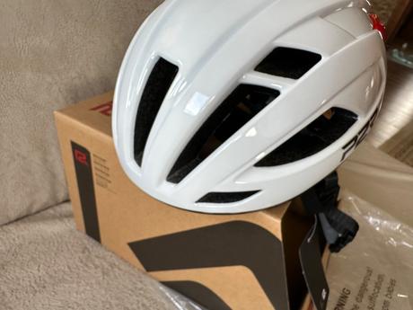 Cyklisticka prilba so šilcom, m / s