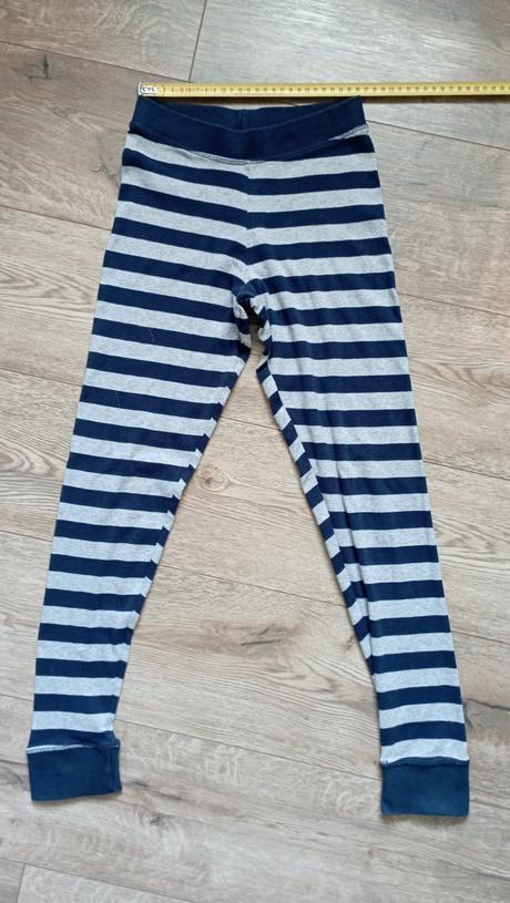 Pyžamové tepláky, 146