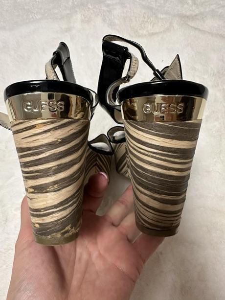 Čierne sandálky na platforme zn. guess originál, guess,40