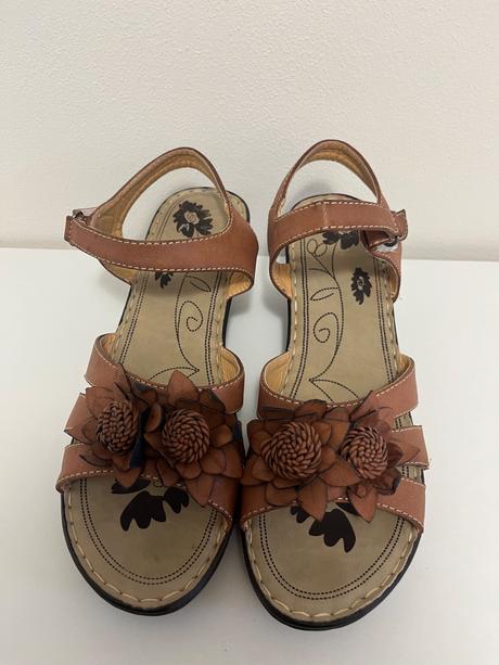 Sandále s kvetmi, 40