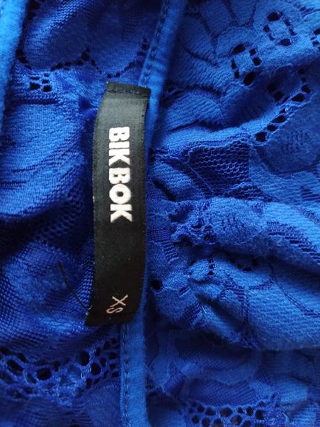 Čipkovaný top výraznej slivkovej modrej farby., basics,xs