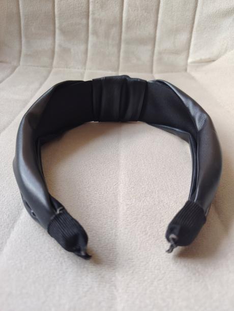 Čierna čelenka do vlasov z umelej kože, 