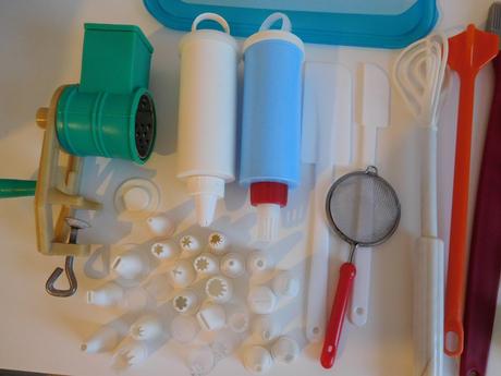 Mlynček na orechy, vykrojovatka na pečivo,, 