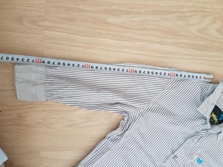 Kosela s kravatou, next,104