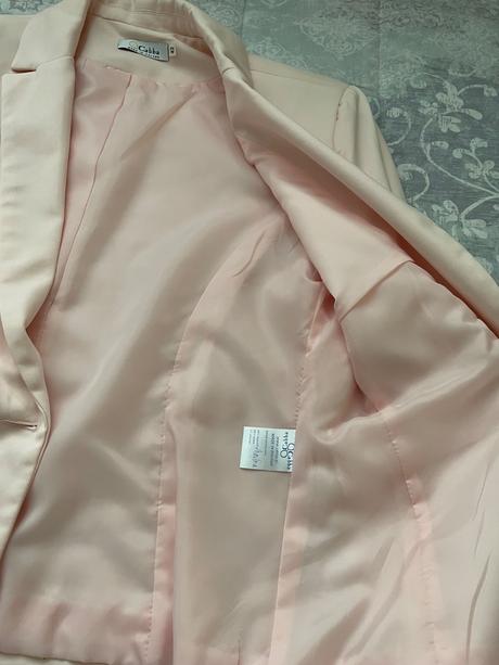 Ružové sako, 42