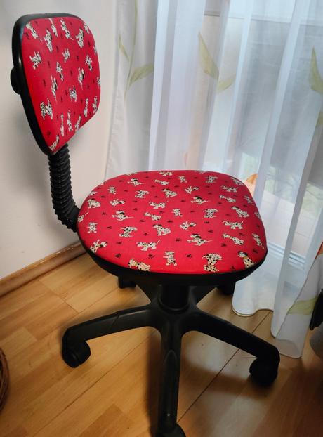 Detská otáčacia stolička k pisaciemu stolu, 