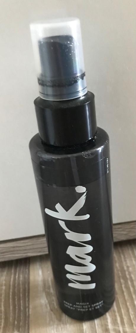 Podkladový a fixačný sprej na make-up,