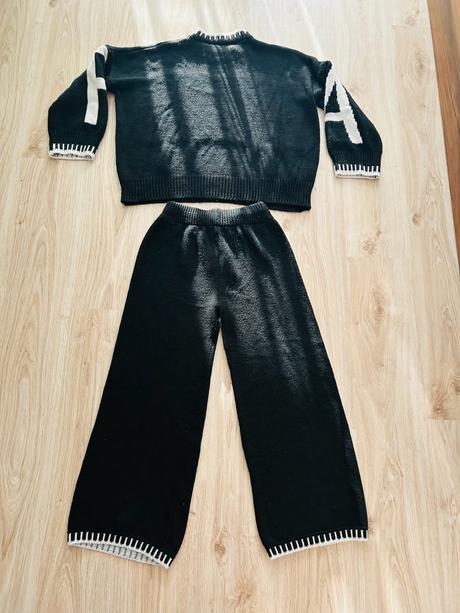 Krásny pletený komplet značky green apple, 