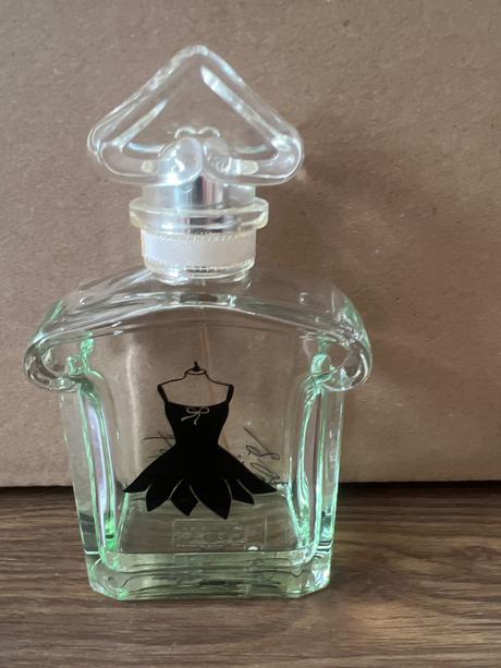 Parfem la petite robe noire guerlain, 