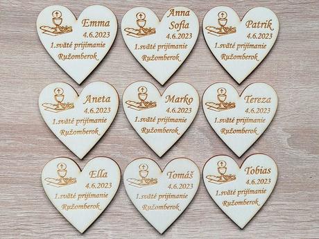 Drevená magnetka 1. sväte prijímanie 6,5cm cena za,