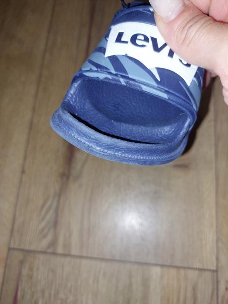 Krasne slapky, levis,22