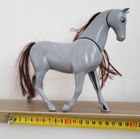 Sivý kôň s pohyblivými časťami, 