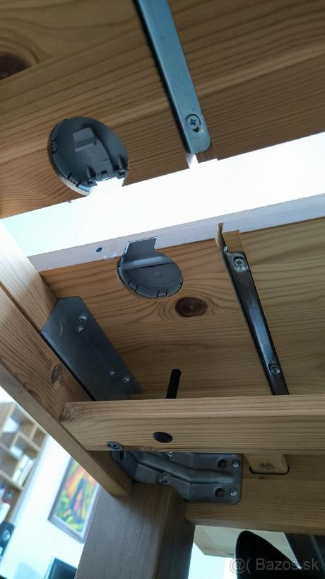 Masívny rozkladací jedálenský stôl, 