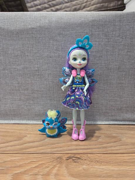 Bábika enchantimals páv,