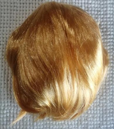 Zlatá blond parochňa mikádo,