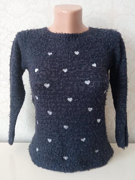 Dievčenský huňatý sveter so srdiečkami fialový, 134