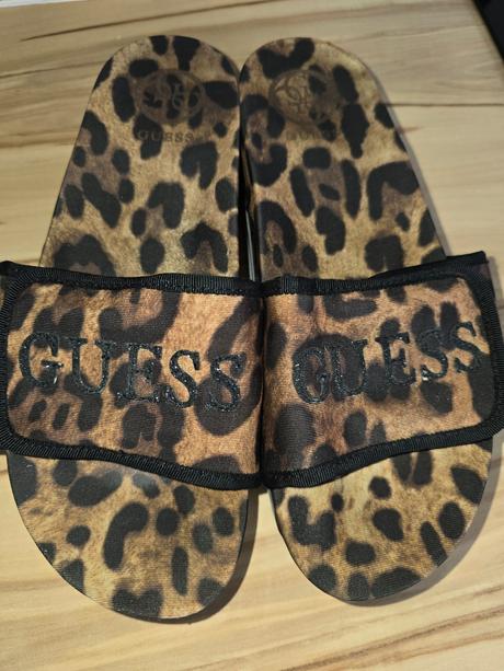 Guess slapky, guess,38