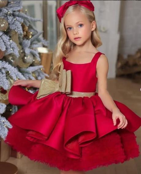 Šaty so zlatou mašľou, 116