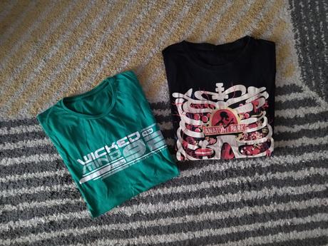 Tričká kostra a nápis, m