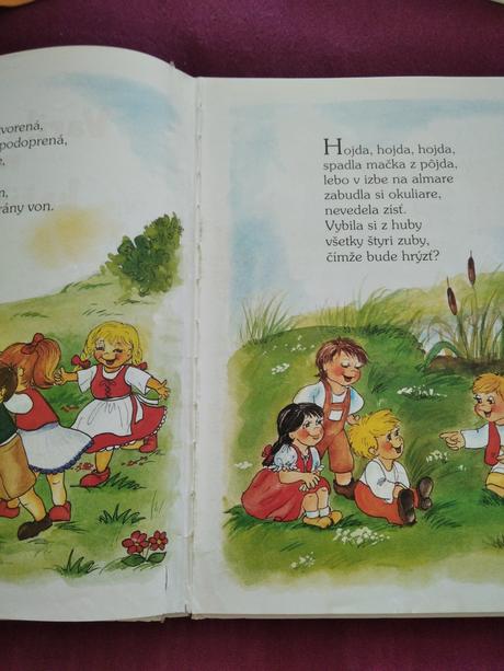 Varila myšička kašičku,