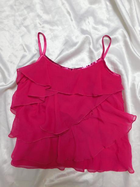 Velmi pekny volanikovy top, girl2girl,116