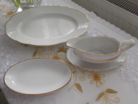 Čechoslovákia značený porcelán taniere+omáčkovník., 