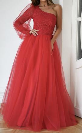 Červené šaty na rameno, m