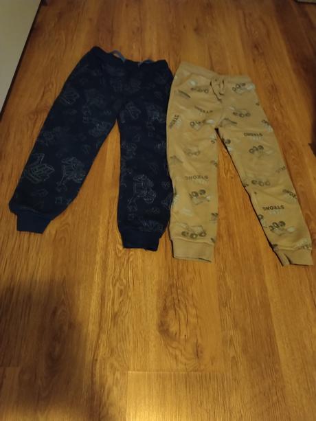 Tepláky 122, sinsay,122