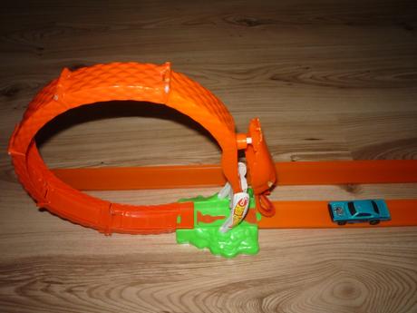 Hotwheels dráha s autíčkom,