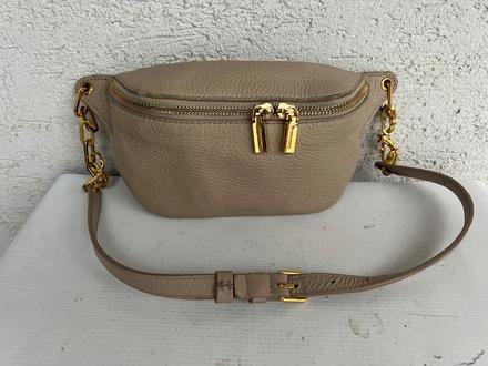Coccinelle luxusna kozena belt bag ladvinka bezova, coccinelle