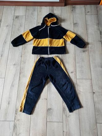 Velurová suprava, sedí na velkost 116, 116