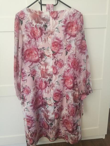 Nádherné šaty s pivonkami, 40